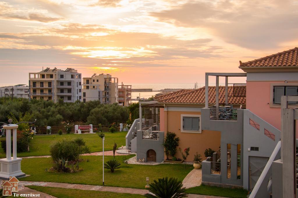 Ta Spitakia Tsarbopoulos Kyparissia Luaran gambar