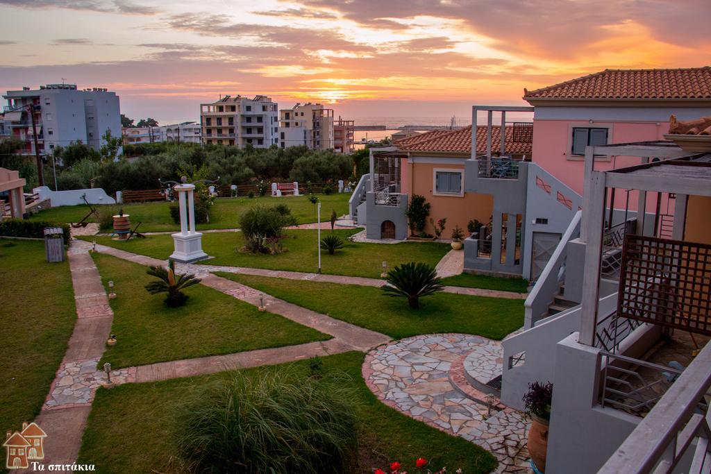 Ta Spitakia Tsarbopoulos Kyparissia Luaran gambar