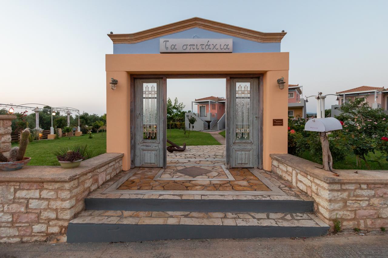 Ta Spitakia Tsarbopoulos Kyparissia Luaran gambar