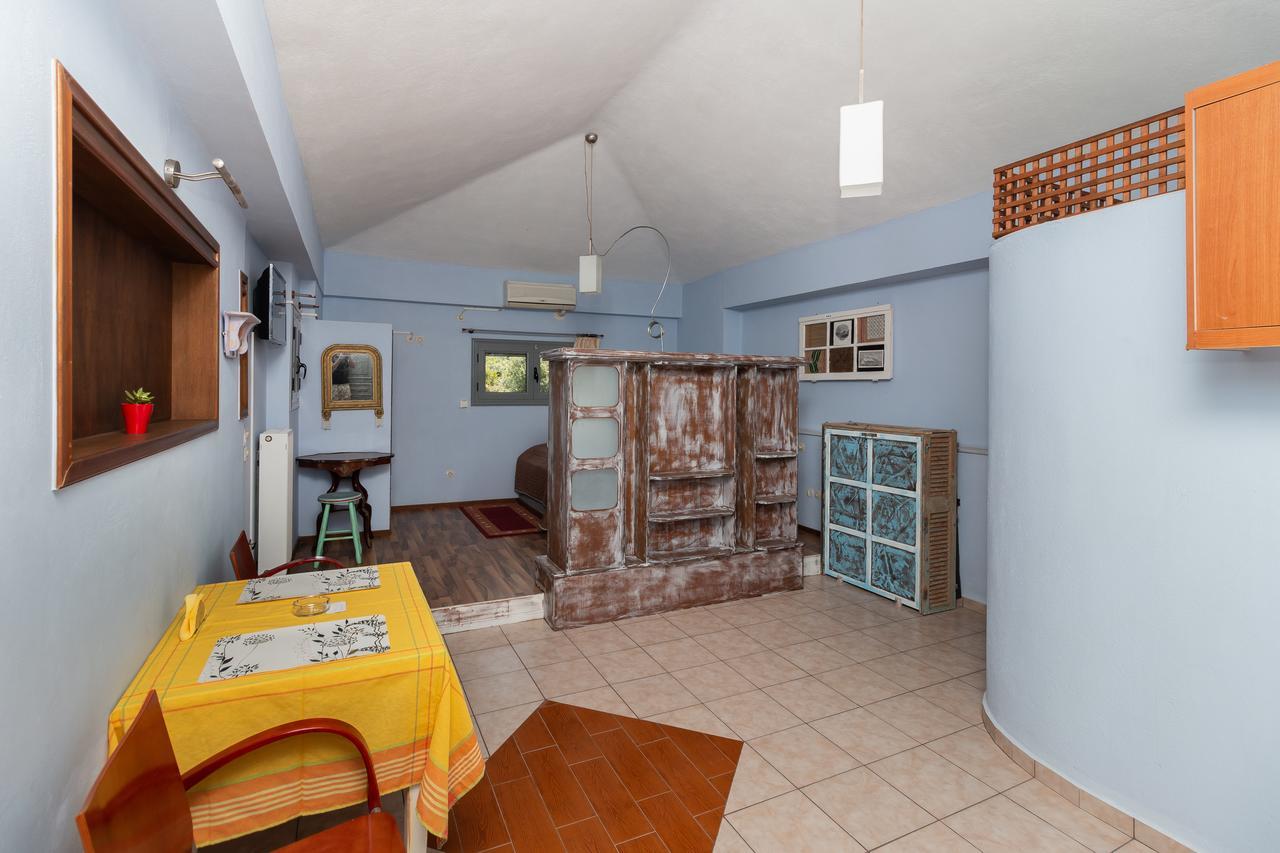 Ta Spitakia Tsarbopoulos Kyparissia Luaran gambar