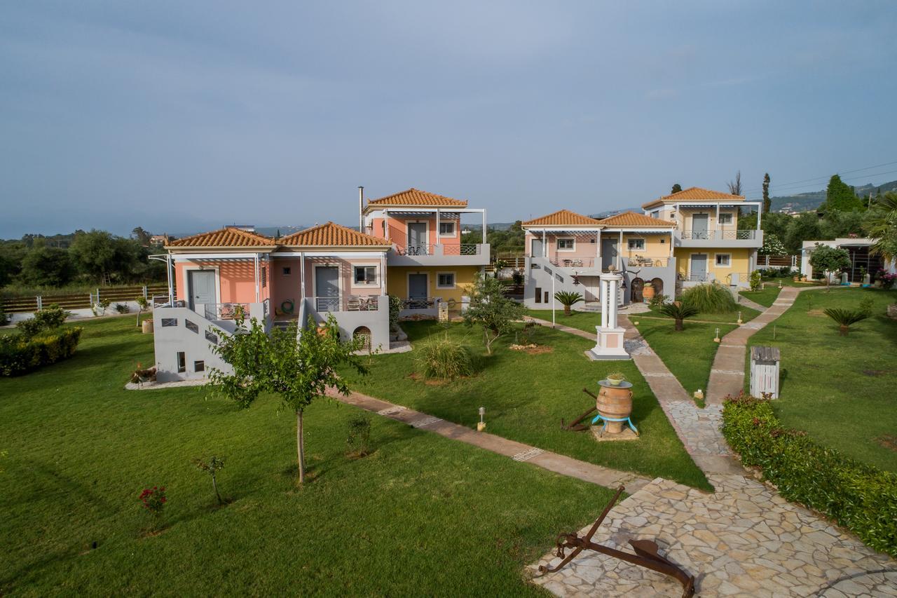 Ta Spitakia Tsarbopoulos Kyparissia Luaran gambar