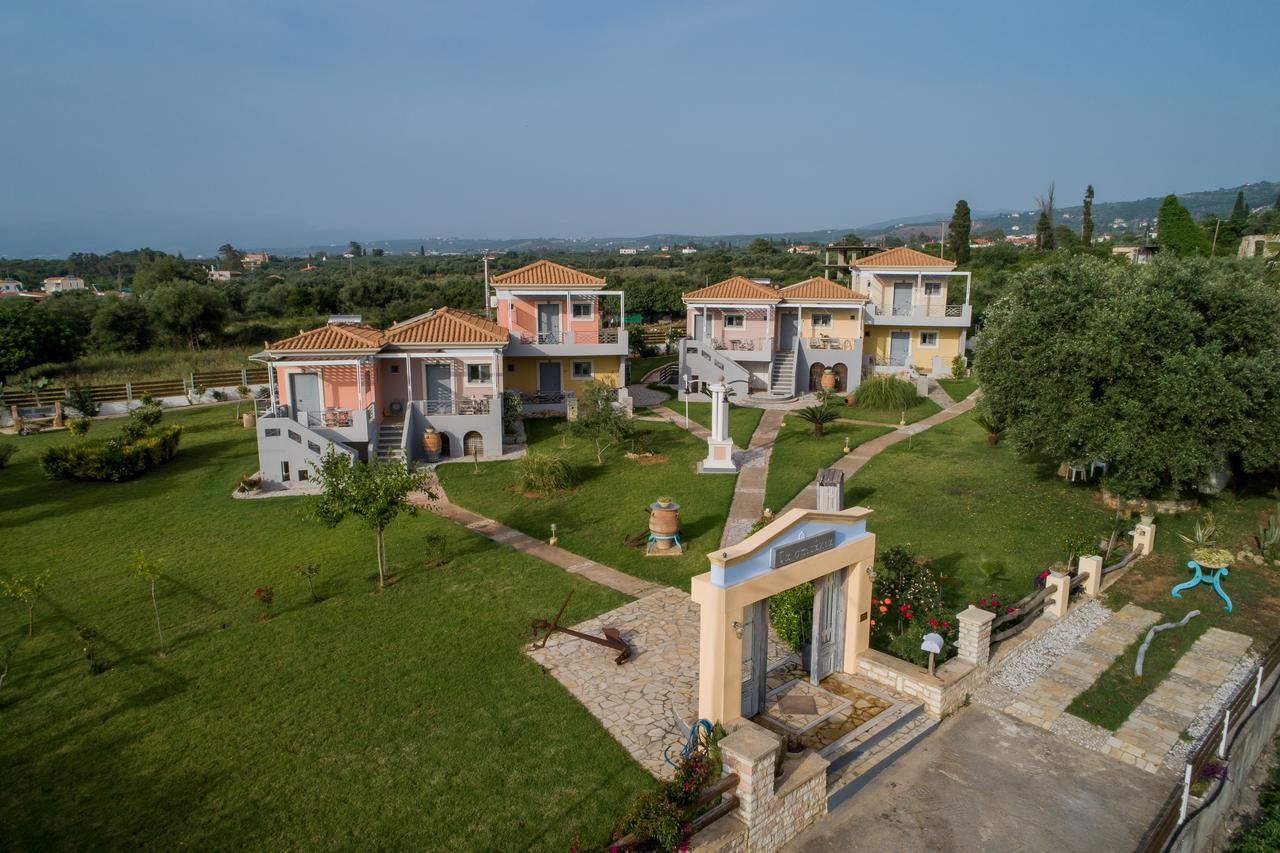 Ta Spitakia Tsarbopoulos Kyparissia Luaran gambar