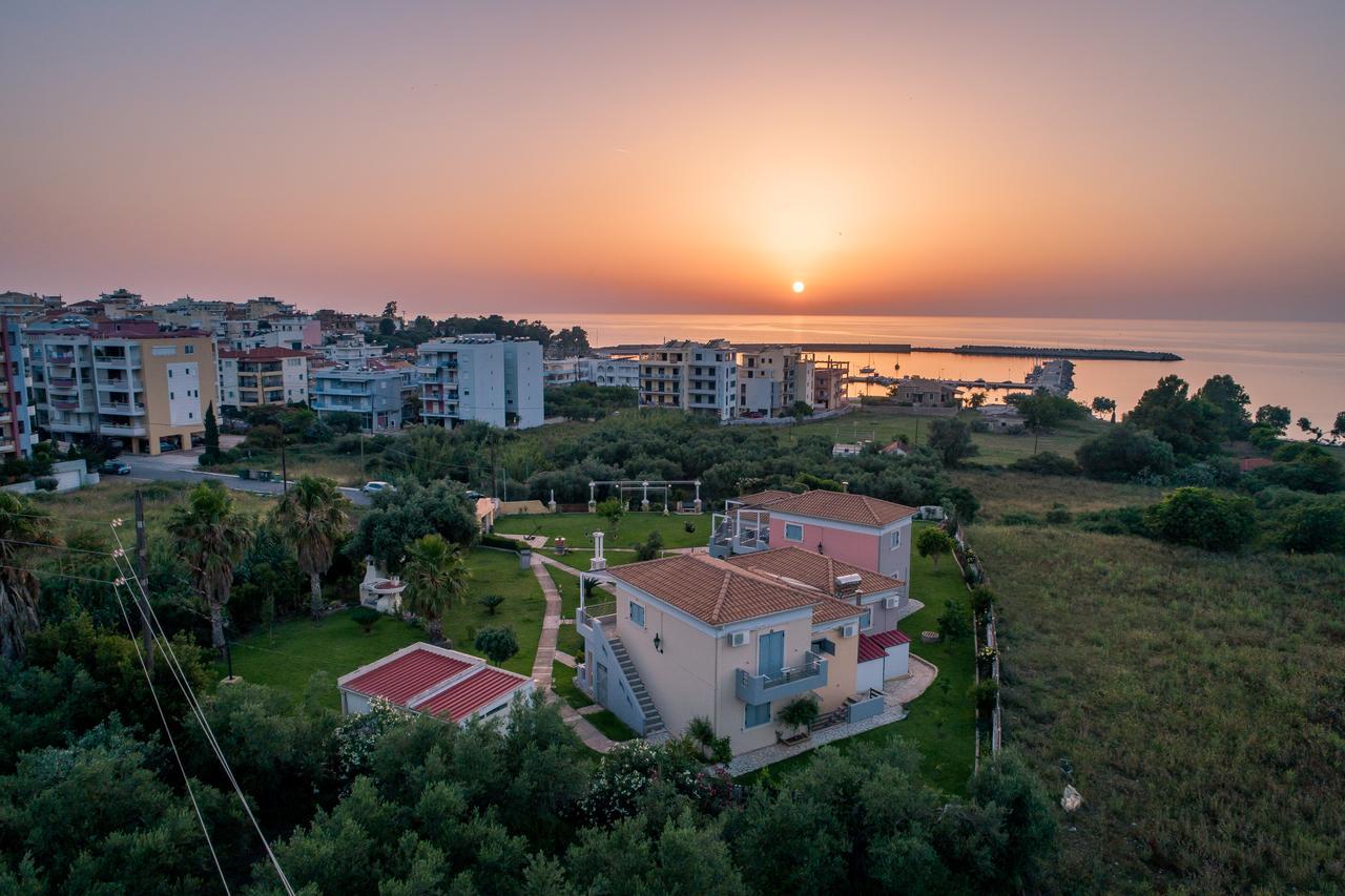 Ta Spitakia Tsarbopoulos Kyparissia Luaran gambar