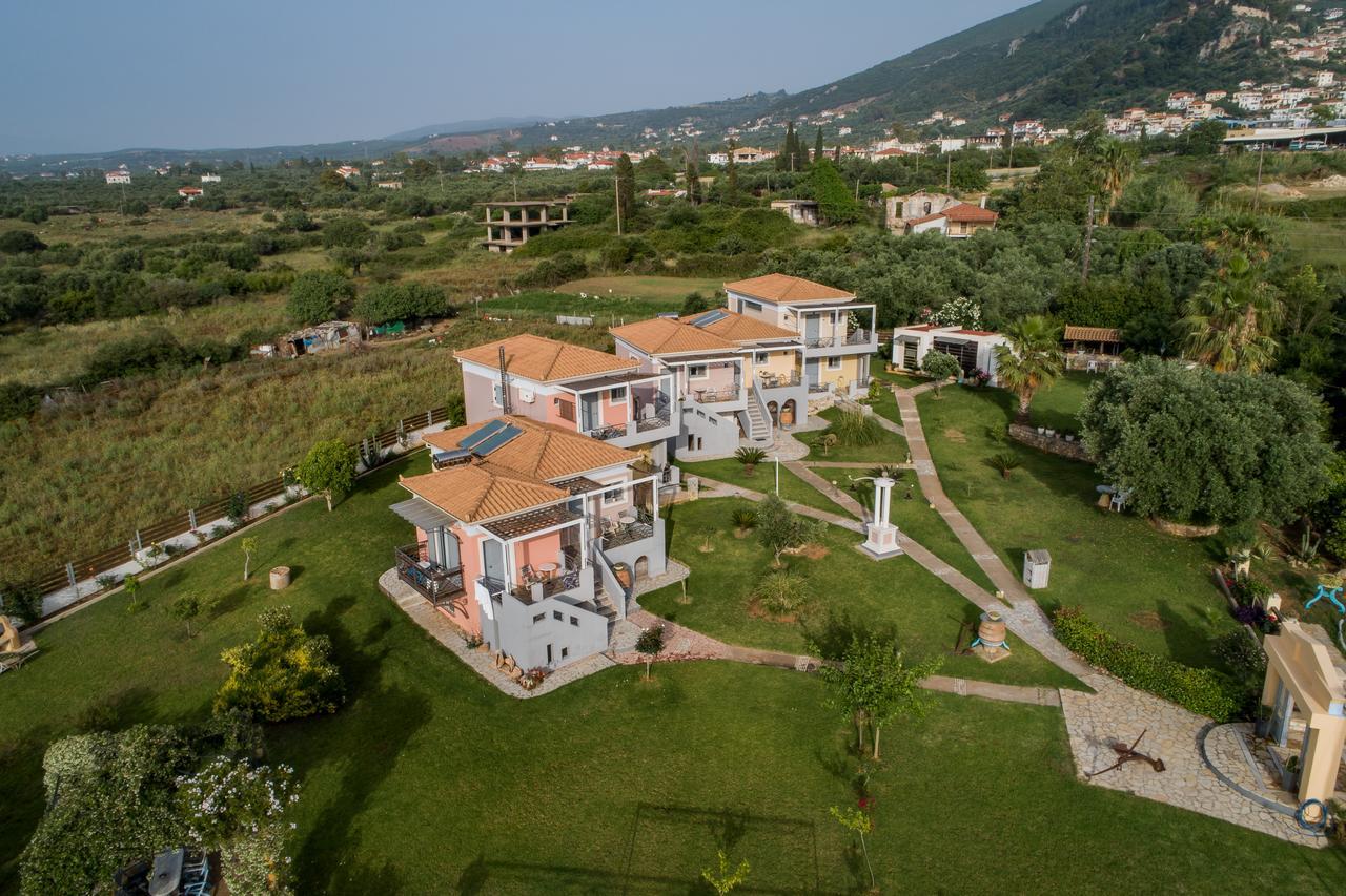 Ta Spitakia Tsarbopoulos Kyparissia Luaran gambar