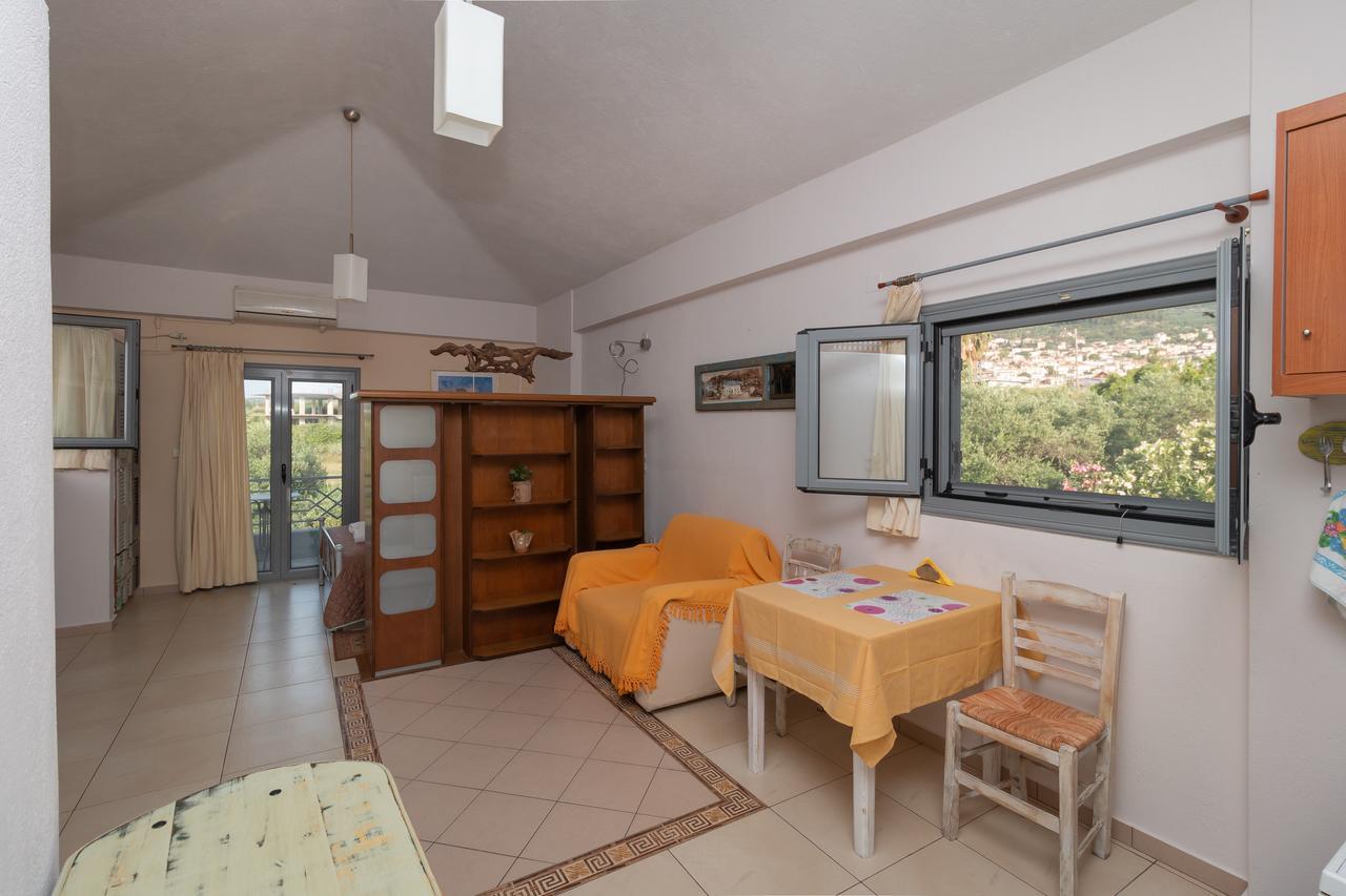 Ta Spitakia Tsarbopoulos Kyparissia Luaran gambar