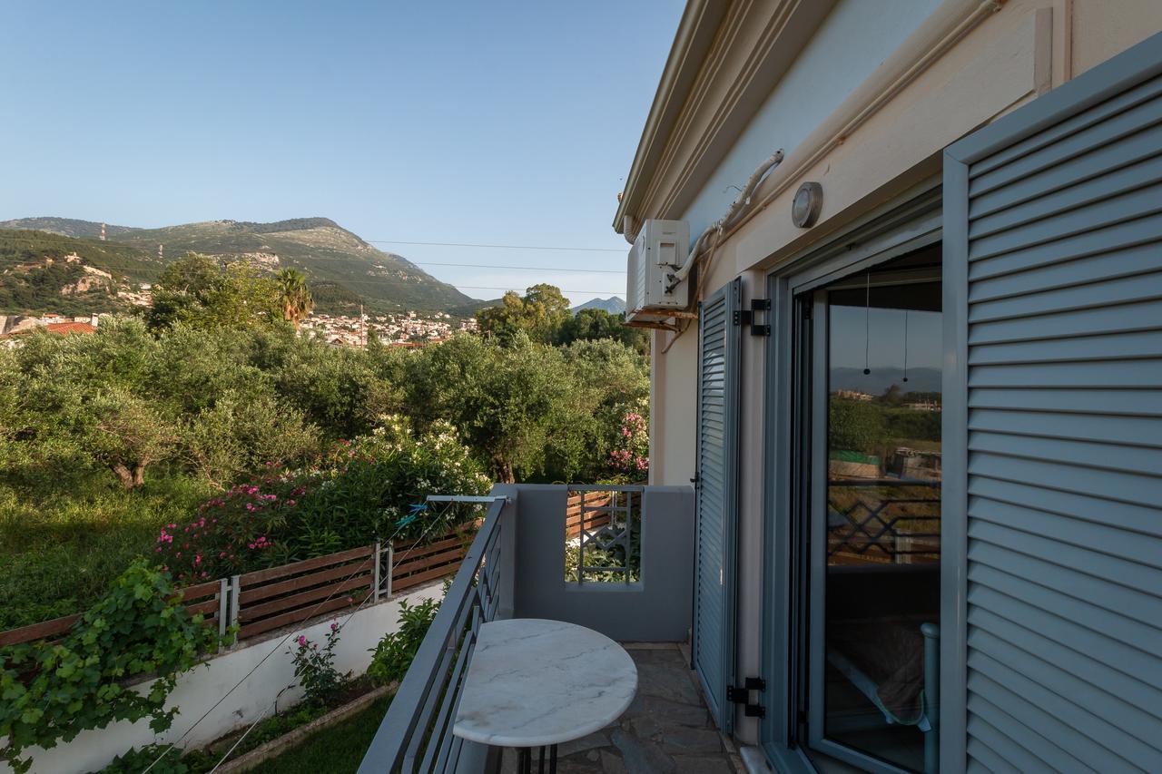 Ta Spitakia Tsarbopoulos Kyparissia Luaran gambar