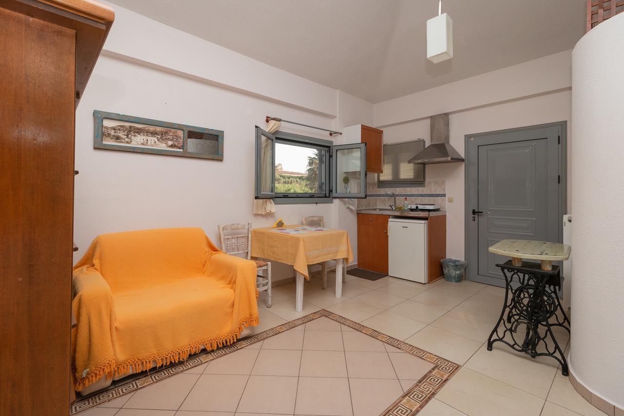 Ta Spitakia Tsarbopoulos Kyparissia Luaran gambar